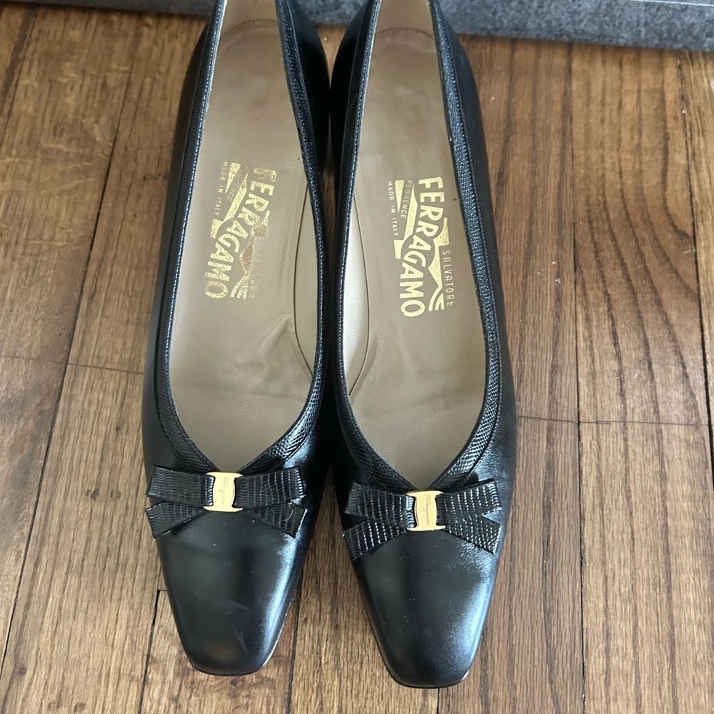 Vintage Ferragamo black leather heels, narrow size 9.5